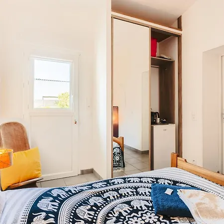 Independante Dans Maison Bed & Breakfast 3*